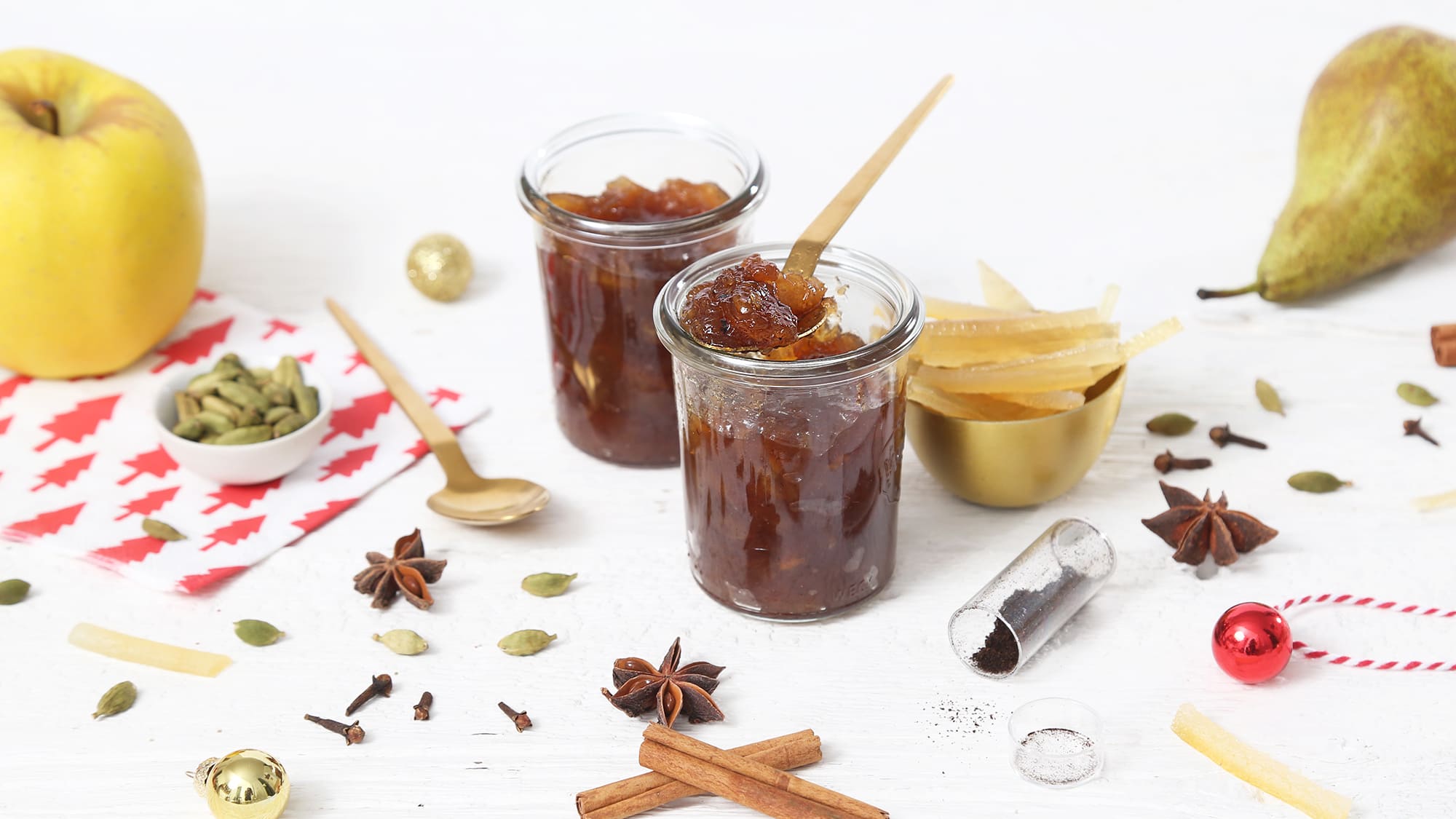 Kerstjam met appels, peren en kruiden