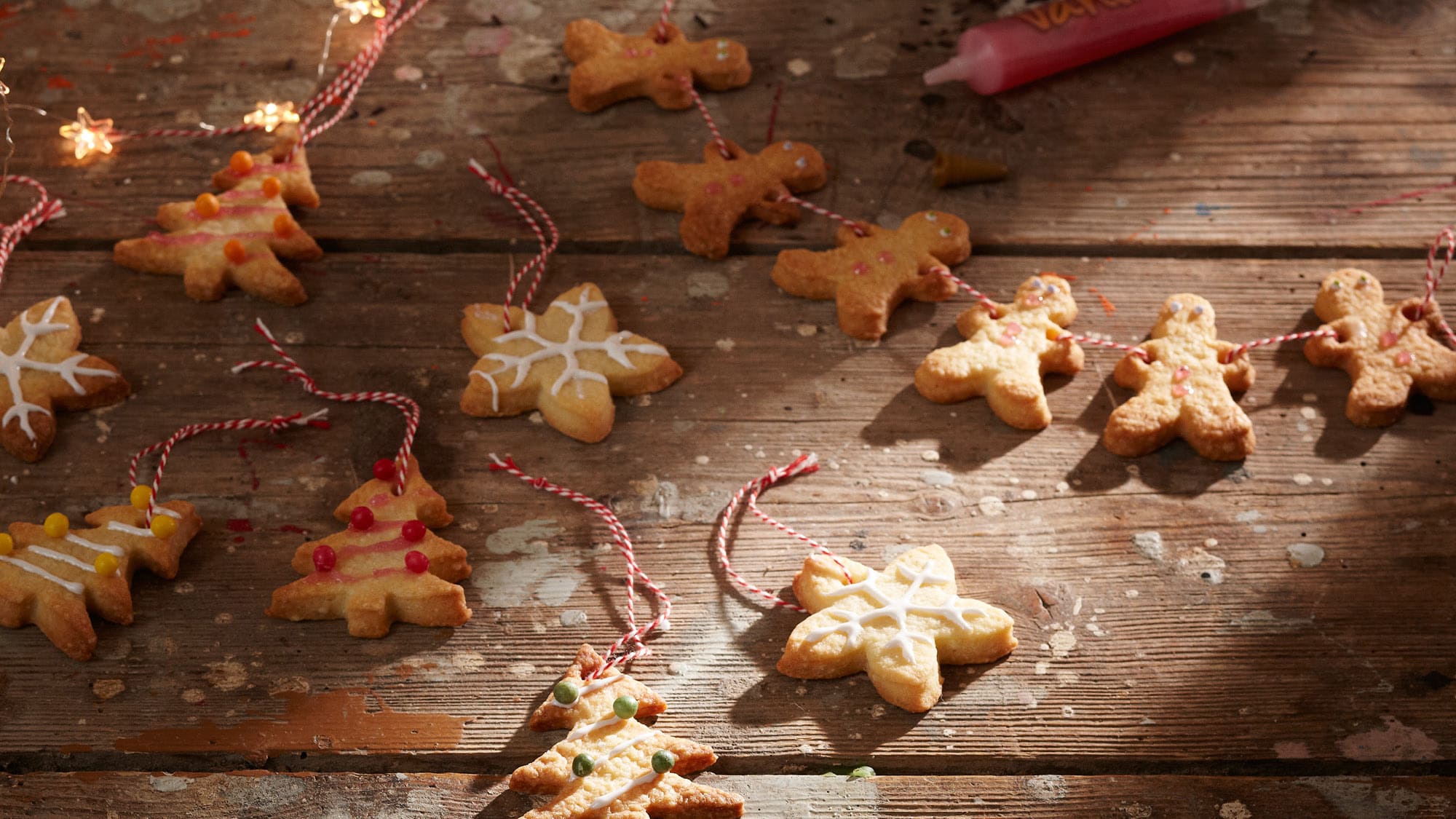 Kerstguirlande van koekjes