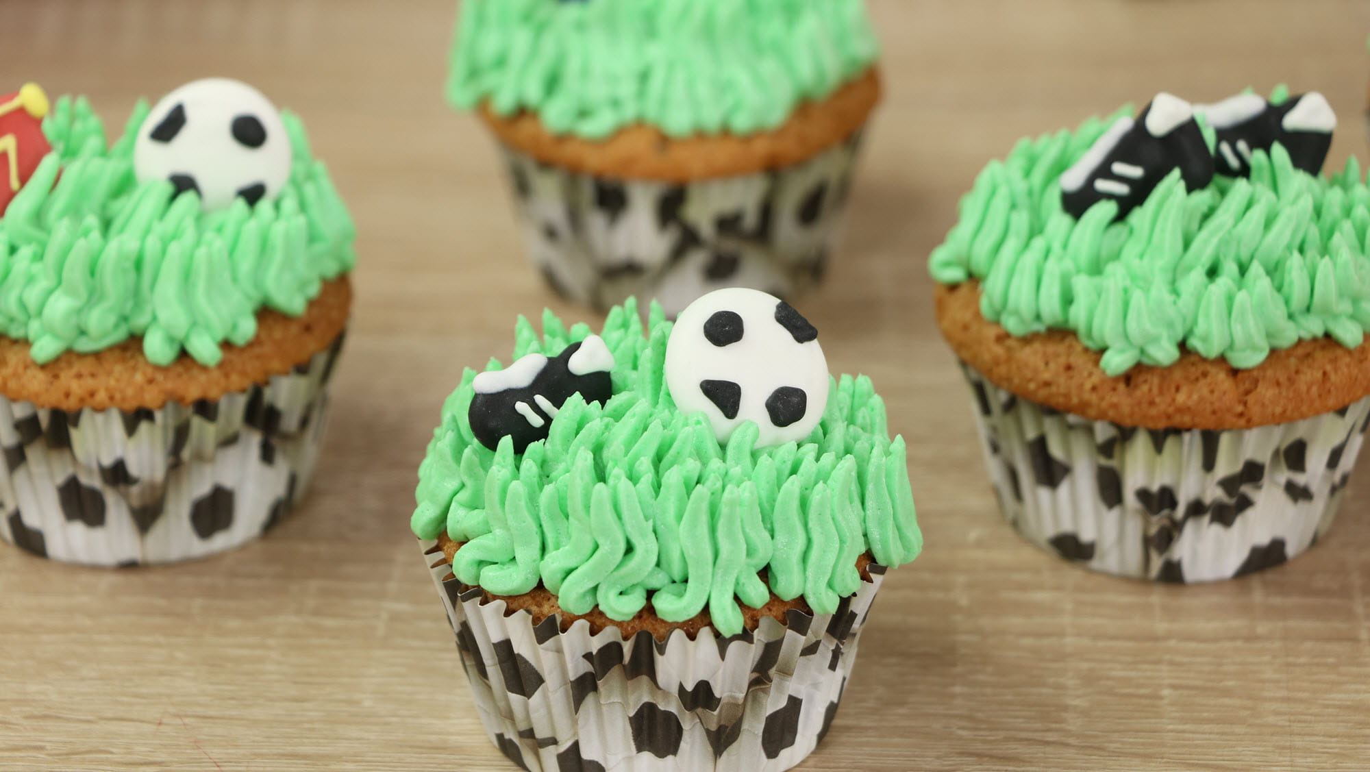 Cupcakes football
